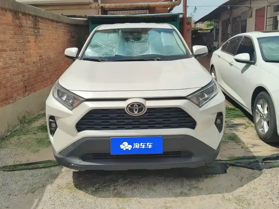 Toyota RAV4 — фото 7