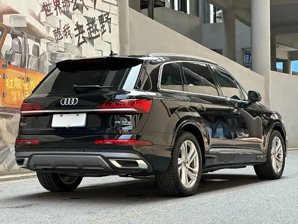 Audi Q7 — фото 10