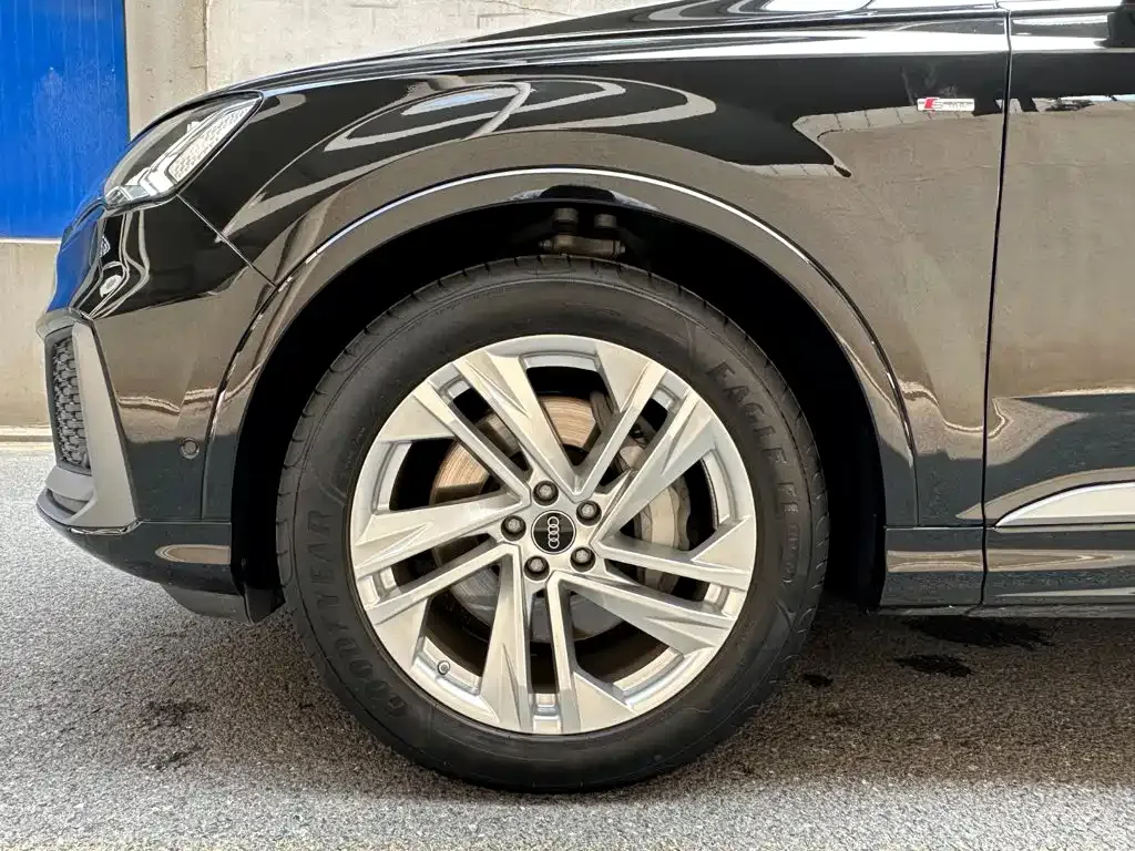 Audi Q7 — фото 8
