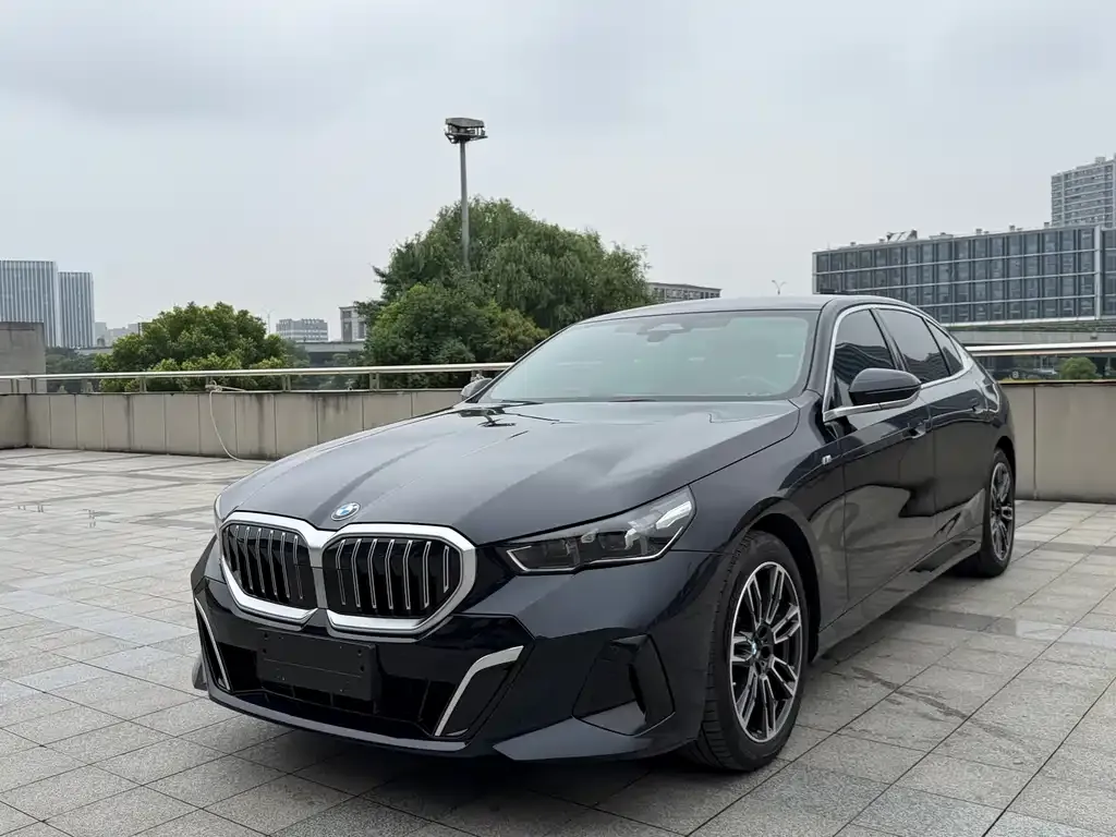 BMW 5 Series — фото 1