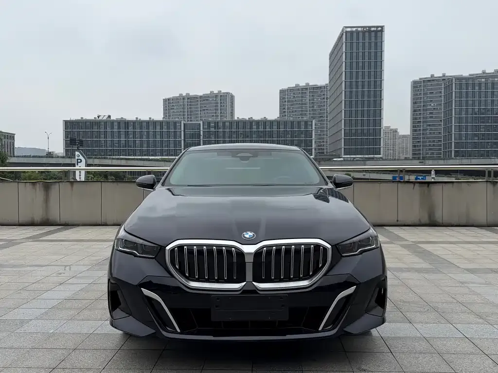 BMW 5 Series — фото 8