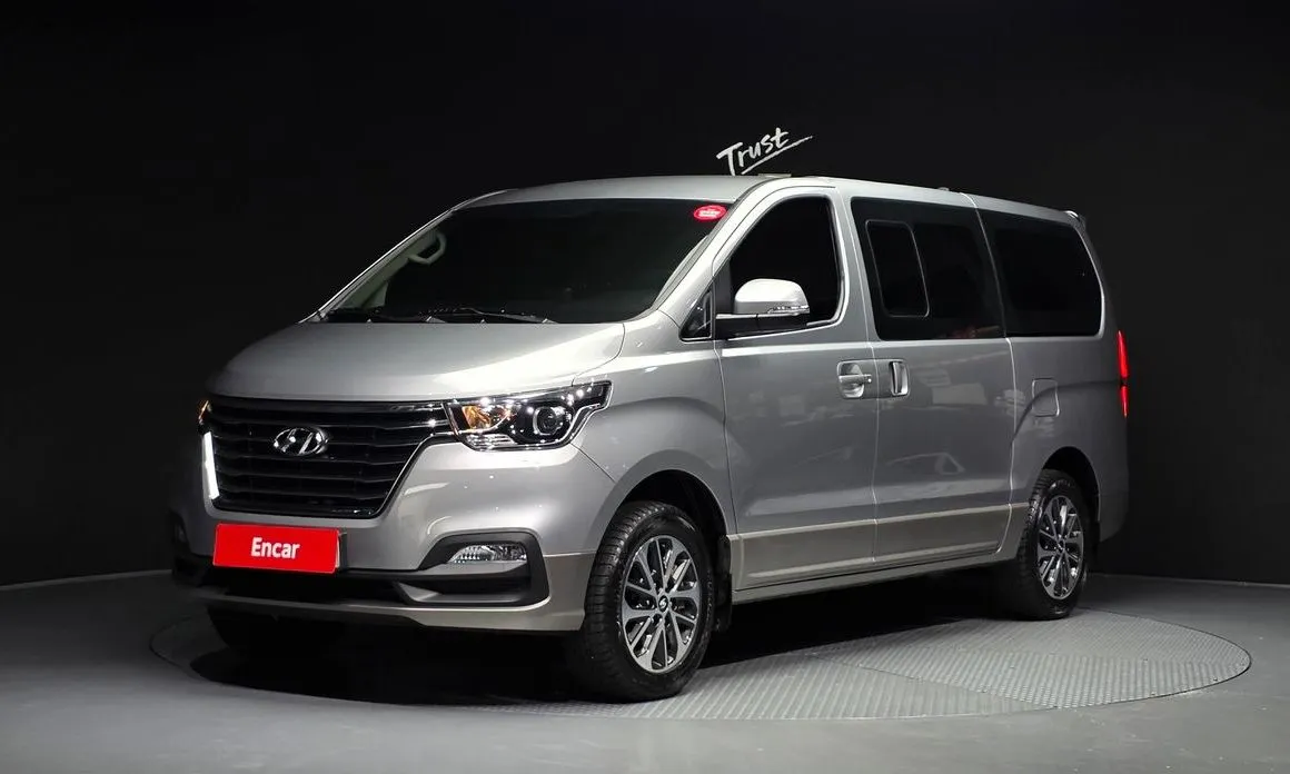 Hyundai Starex — фото 1