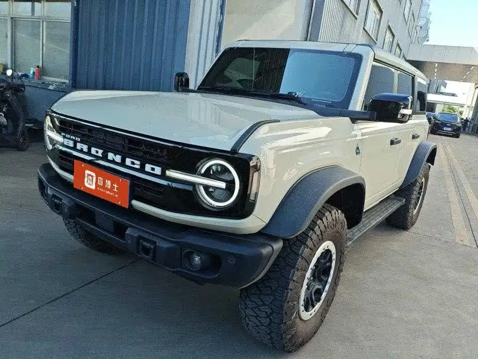 Ford Bronco — фото 1