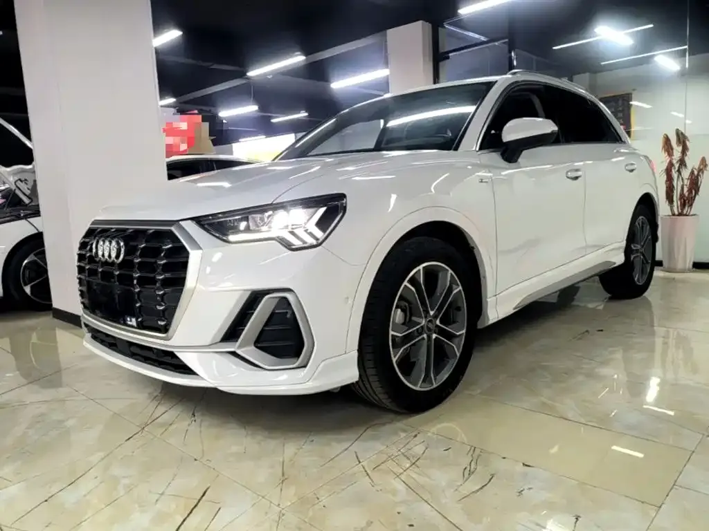 Audi Q3 — фото 1