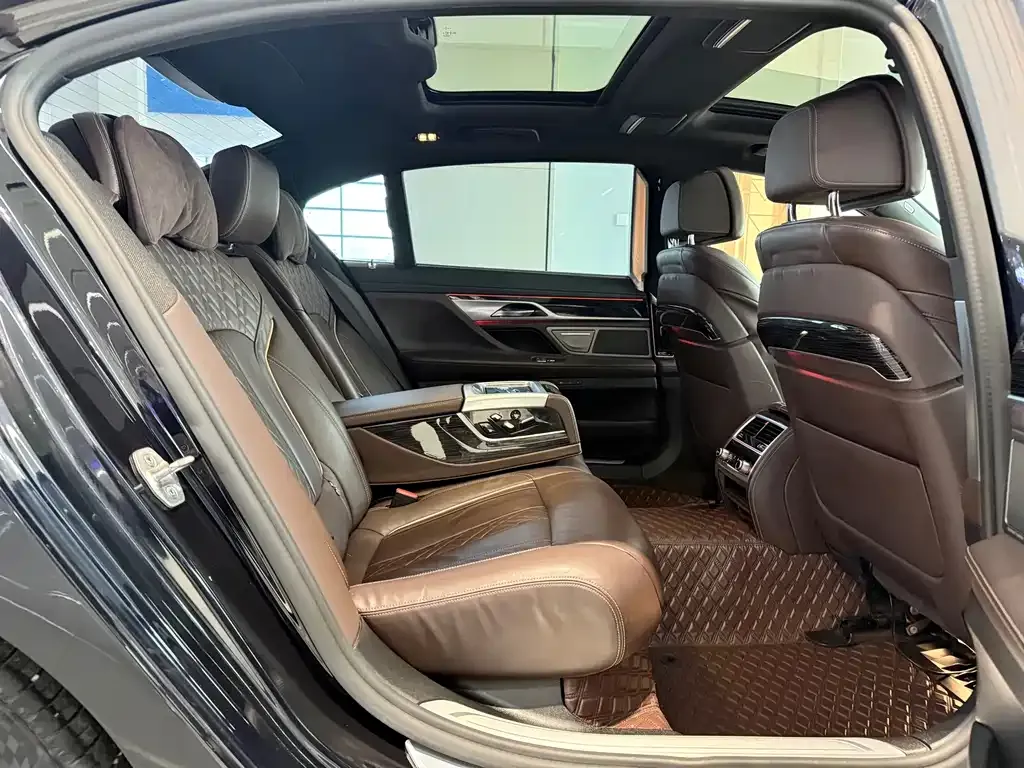 BMW 7 Series 2022 из CN, фото 7