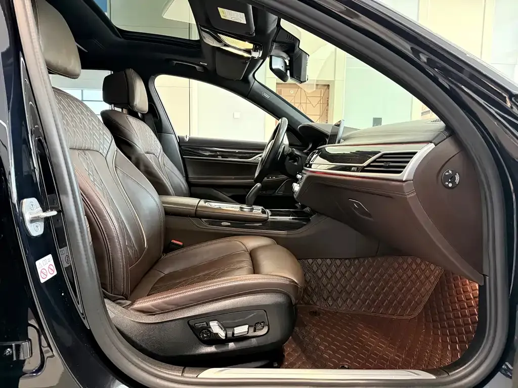 BMW 7 Series 2022 из CN, фото 4