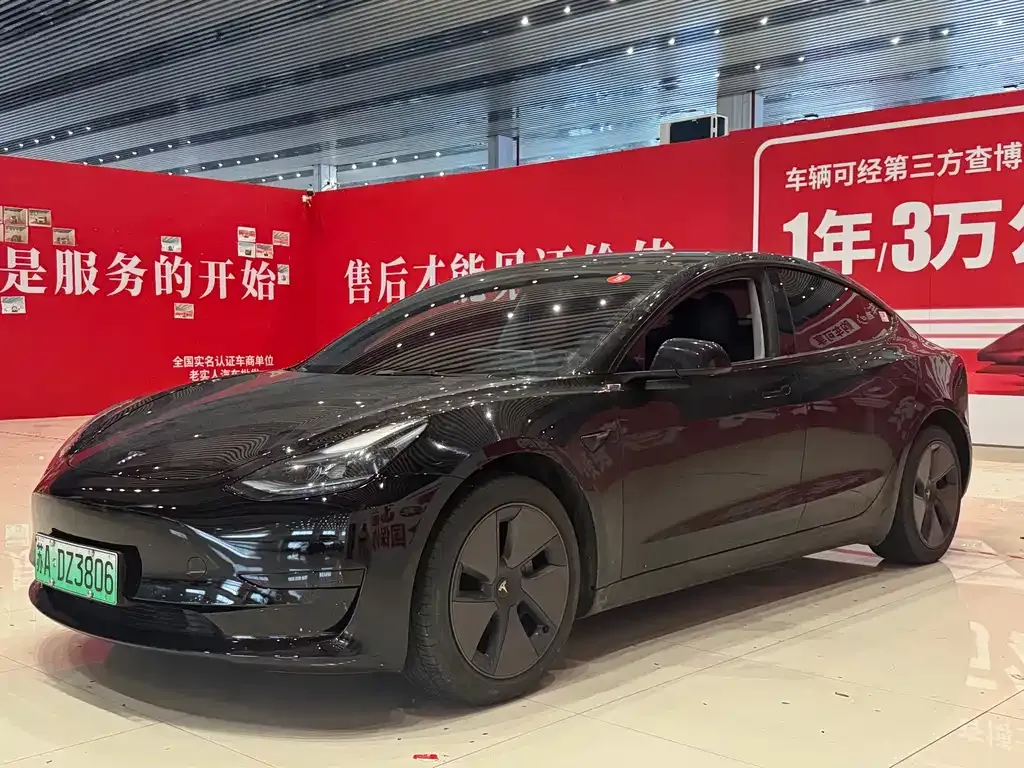 Tesla Model 3 — фото 1
