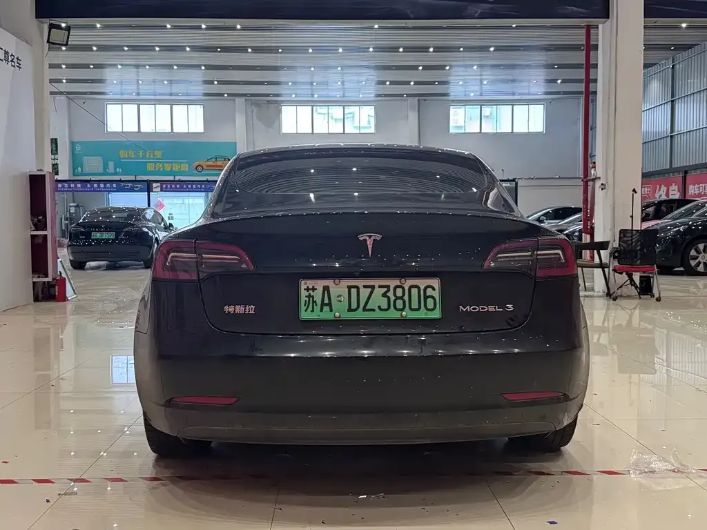 Tesla Model 3 — фото 4