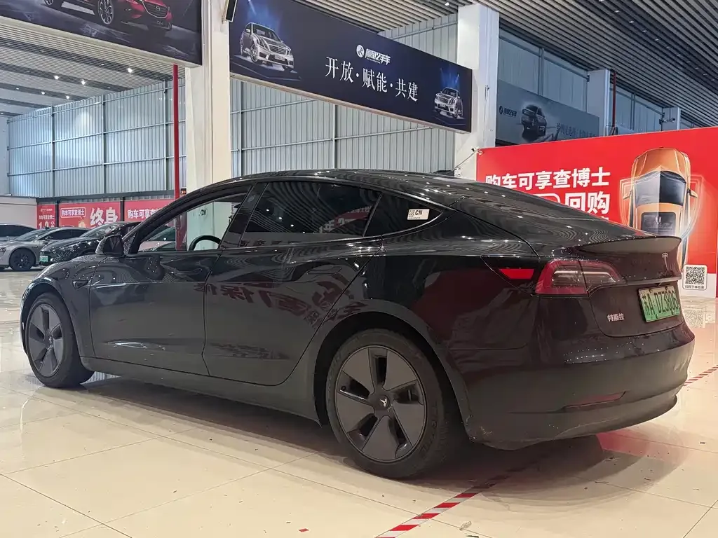 Tesla Model 3 — фото 6