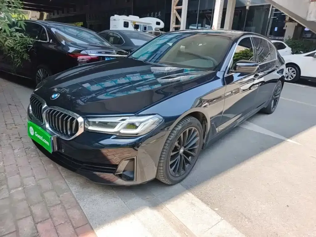 BMW 5 Series — фото 1