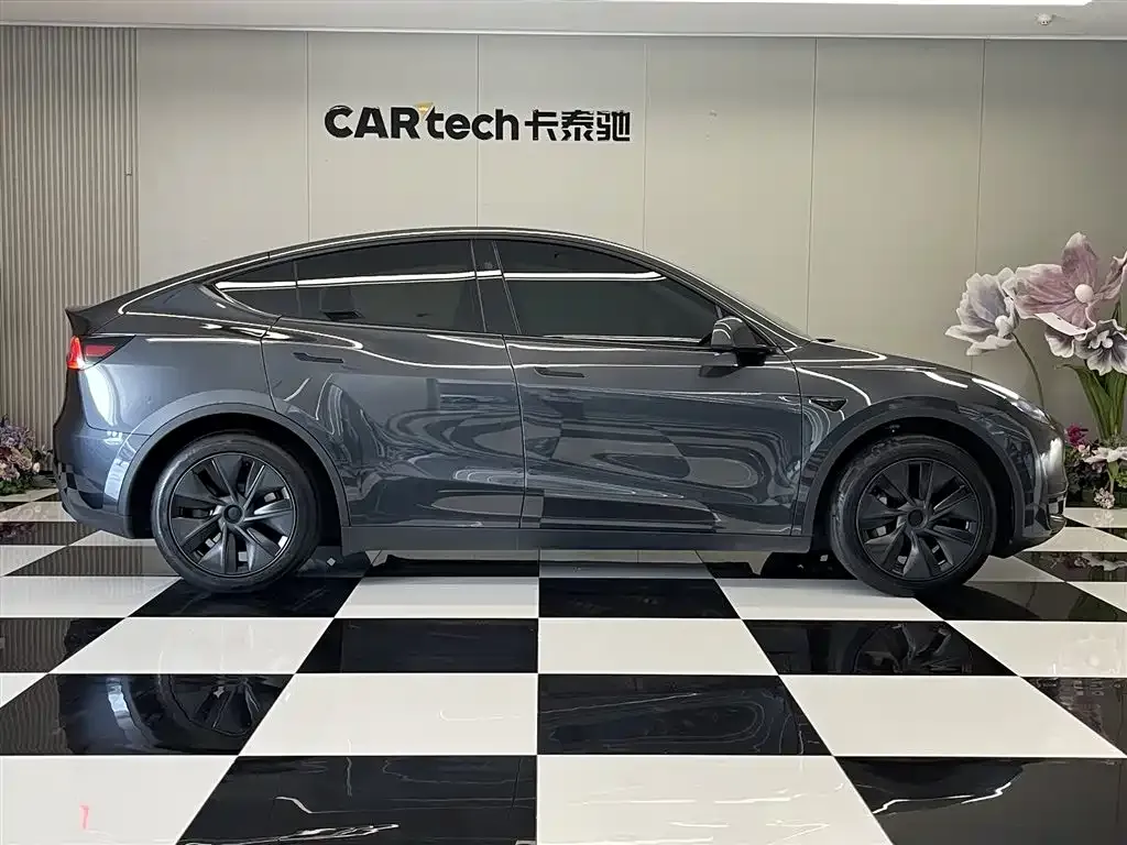 Tesla Model Y — фото 8