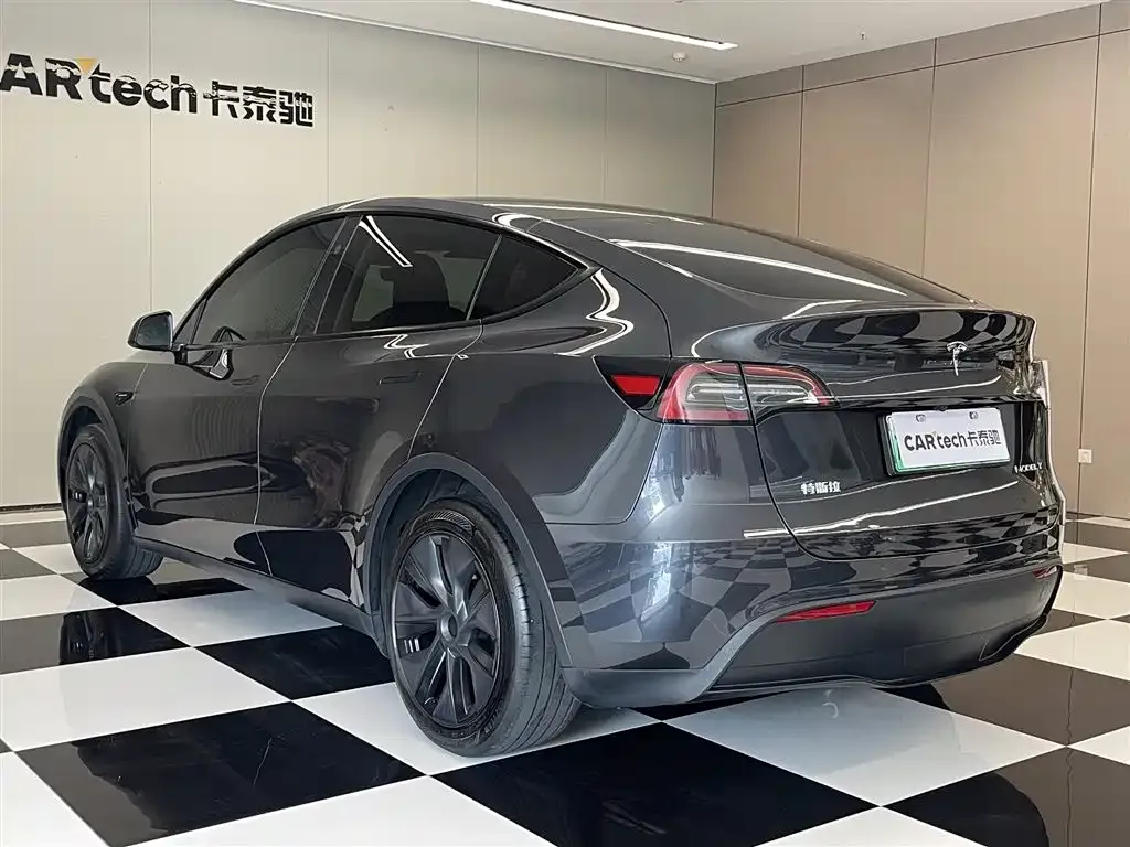 Tesla Model Y — фото 4