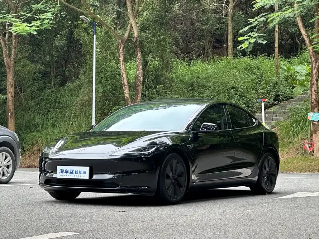 Tesla Model 3 — фото 1