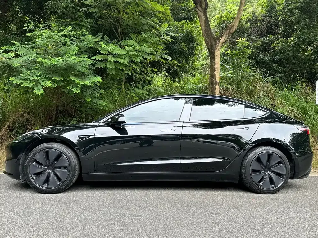 Tesla Model 3 — фото 10
