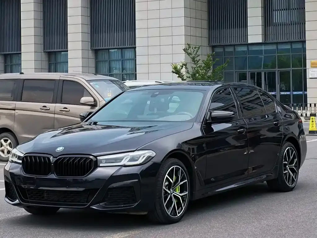 BMW 5 Series — фото 1