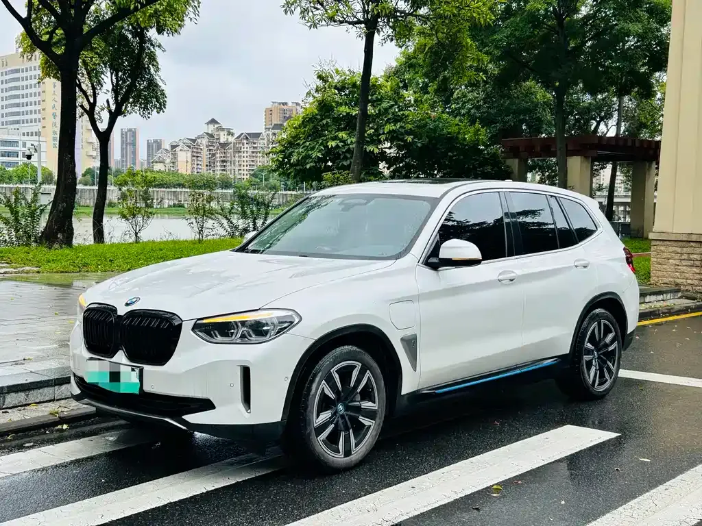 BMW iX3 — фото 1