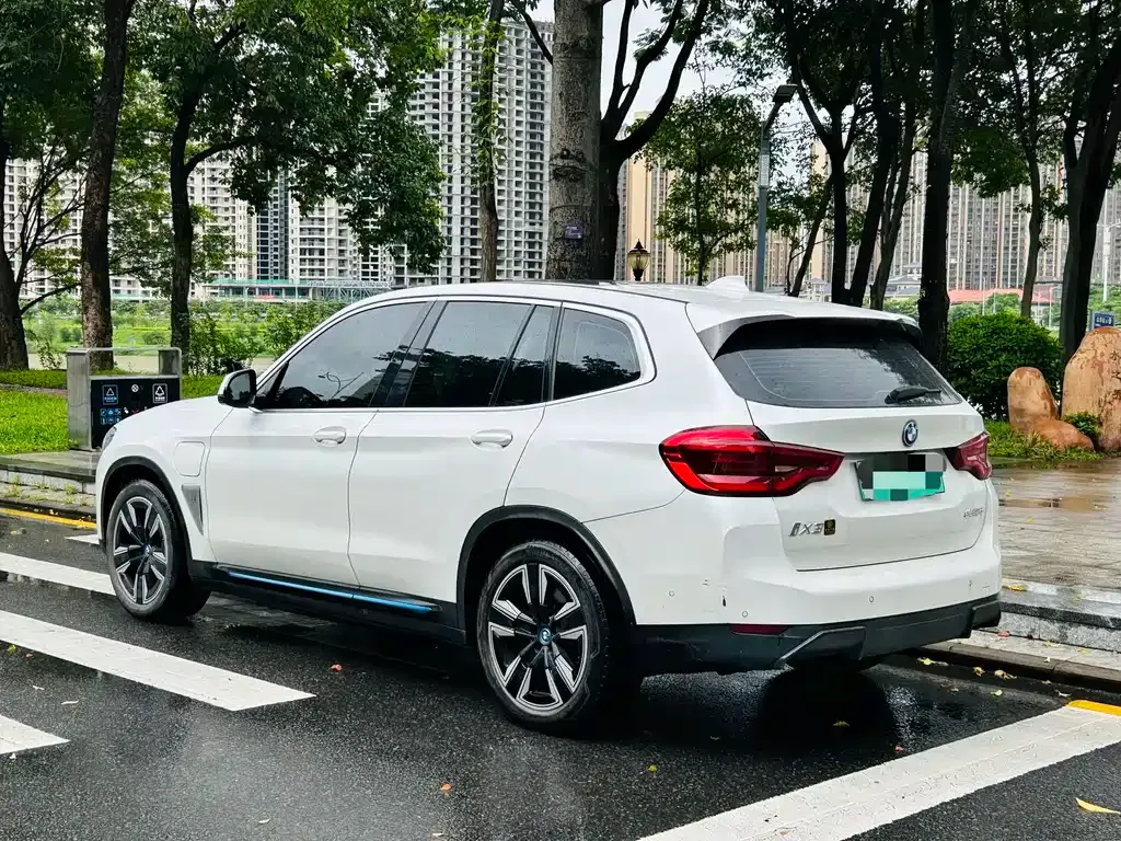 BMW iX3 — фото 3