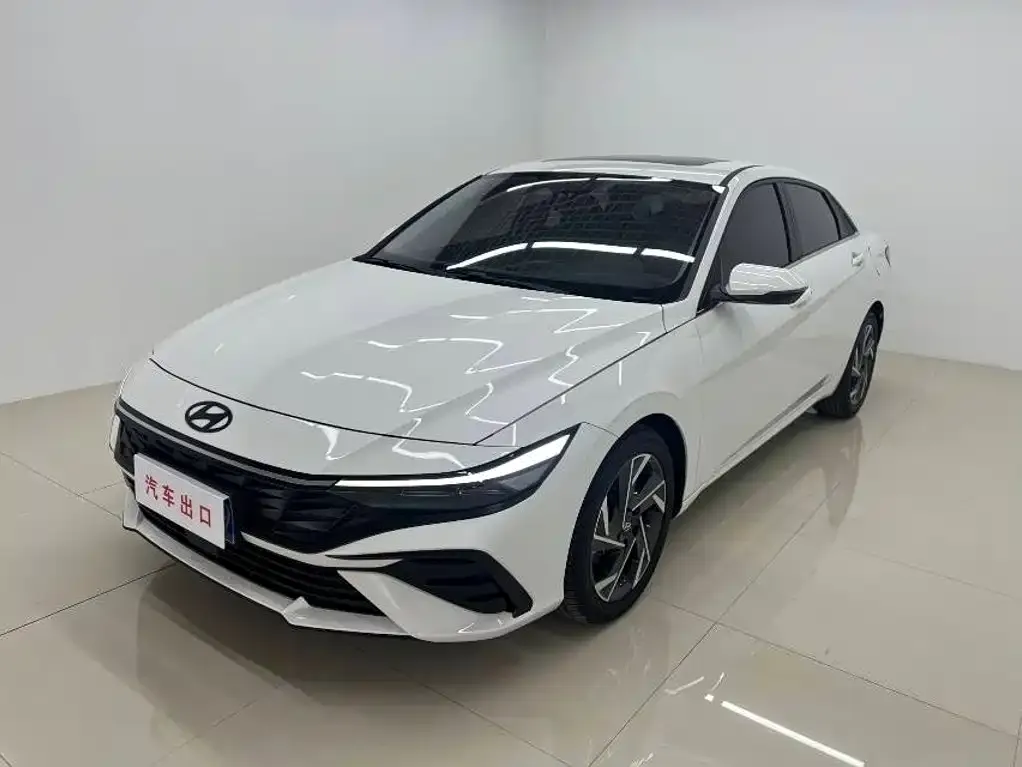 Hyundai Elantra — фото 1