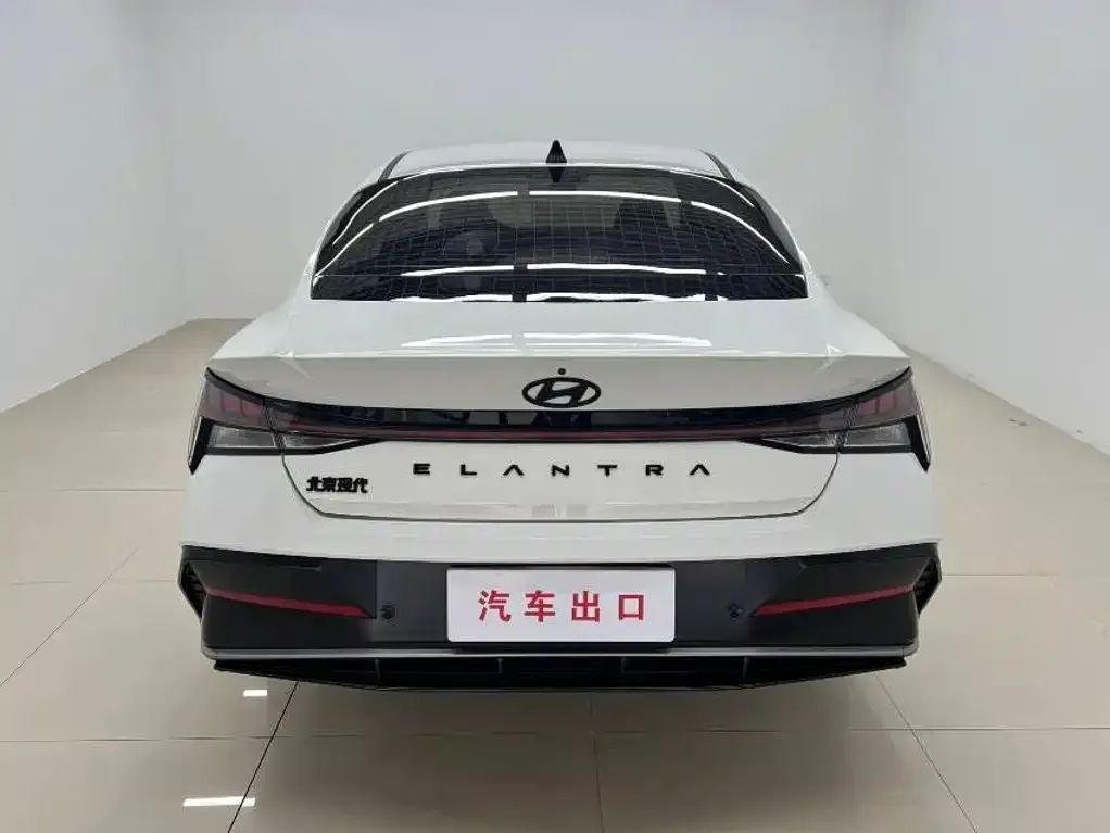 Hyundai Elantra — фото 2