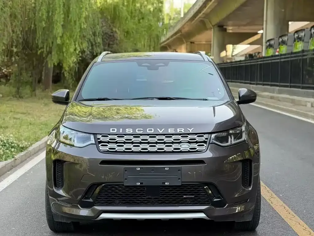 Land Rover Discovery Sport — фото 1