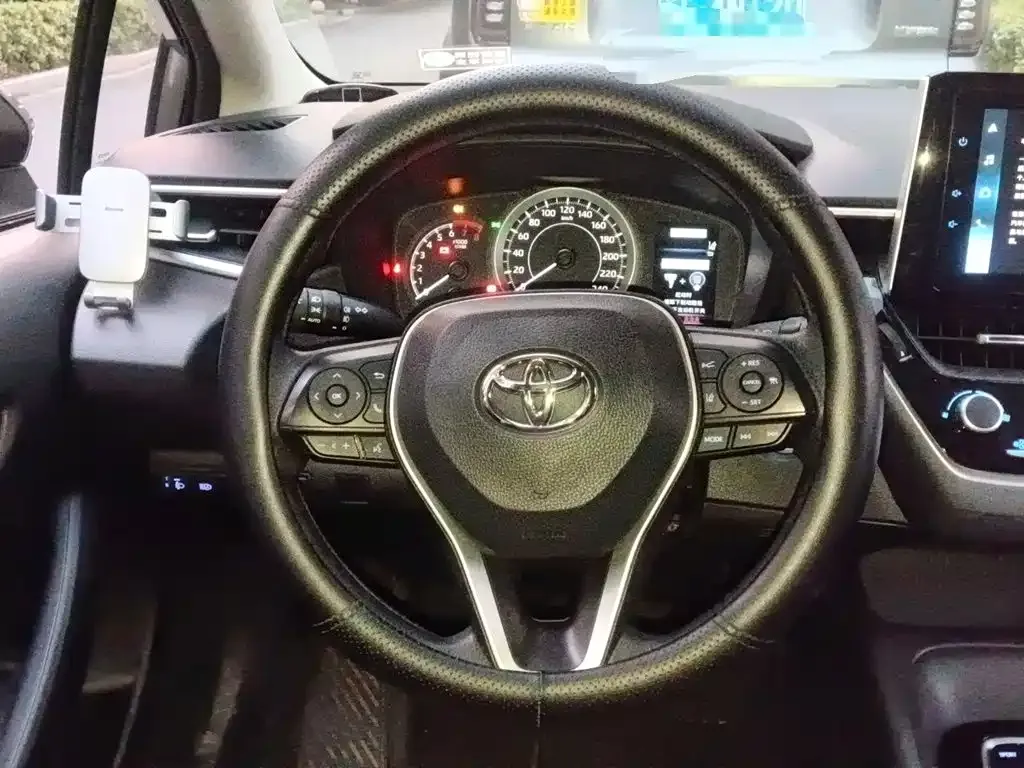 Toyota Corolla — фото 9