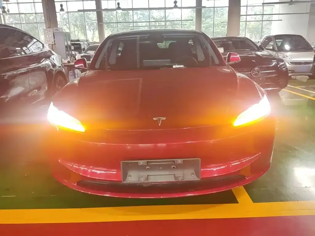 Tesla Model 3 — фото 3