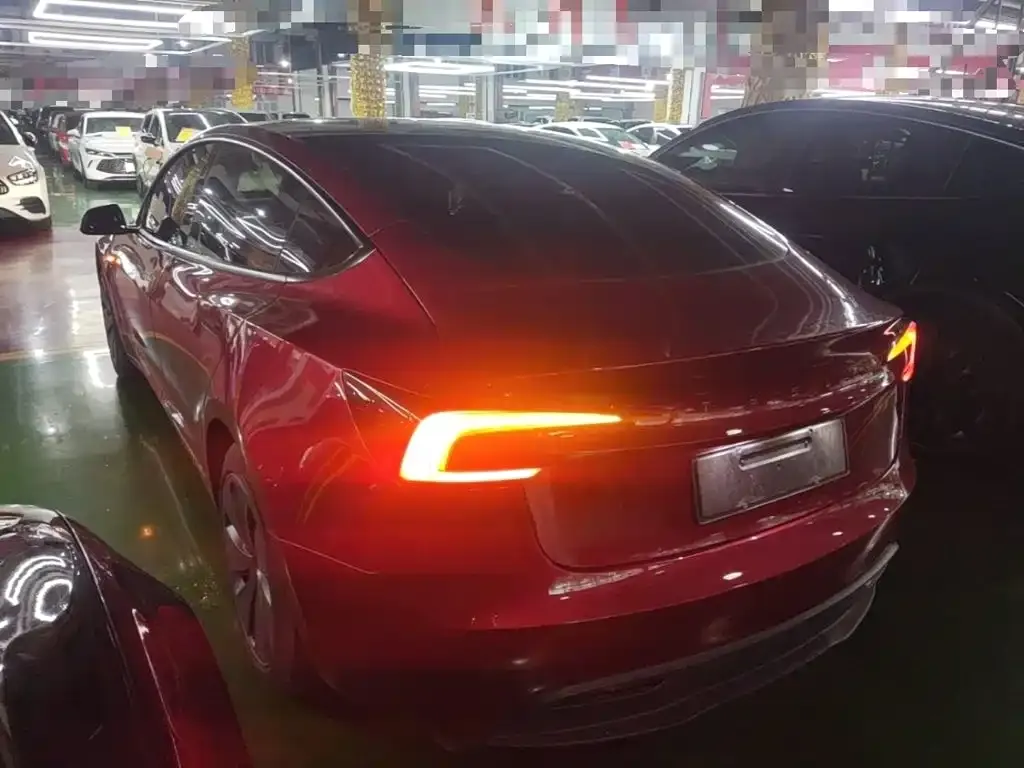 Tesla Model 3 — фото 10
