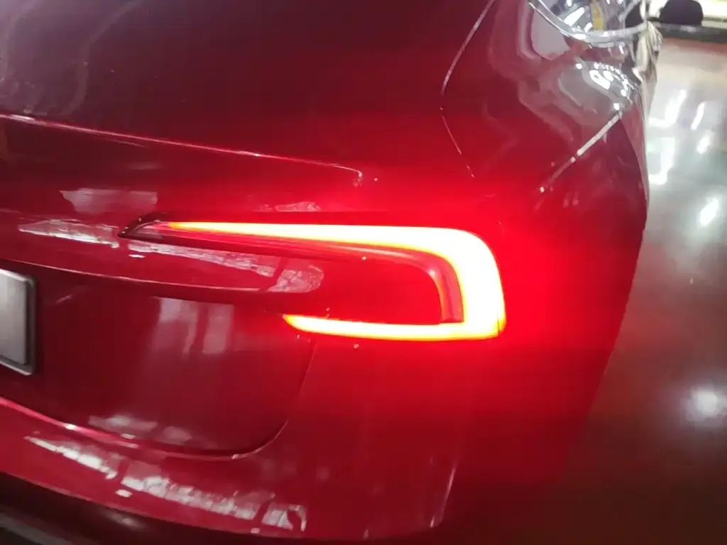Tesla Model 3 — фото 2