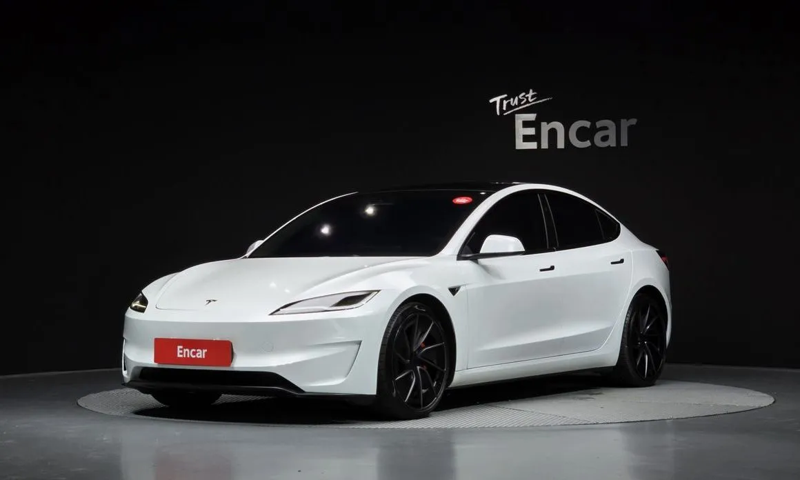 Tesla Model 3 — фото 1