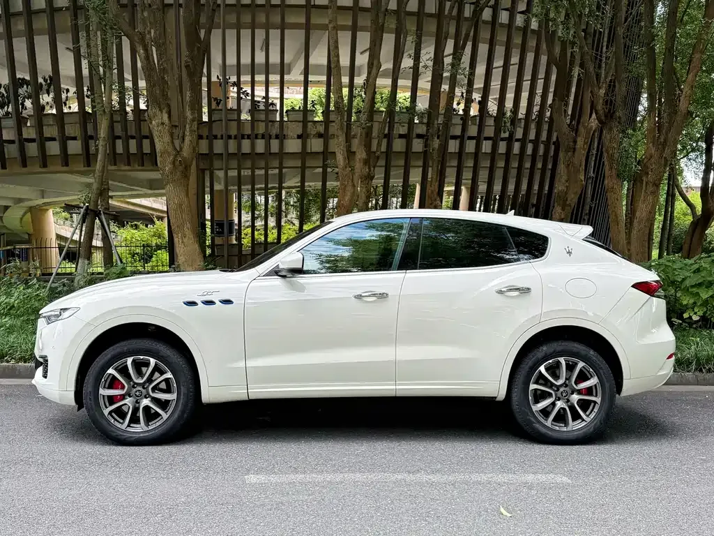 Maserati Levante — фото 10