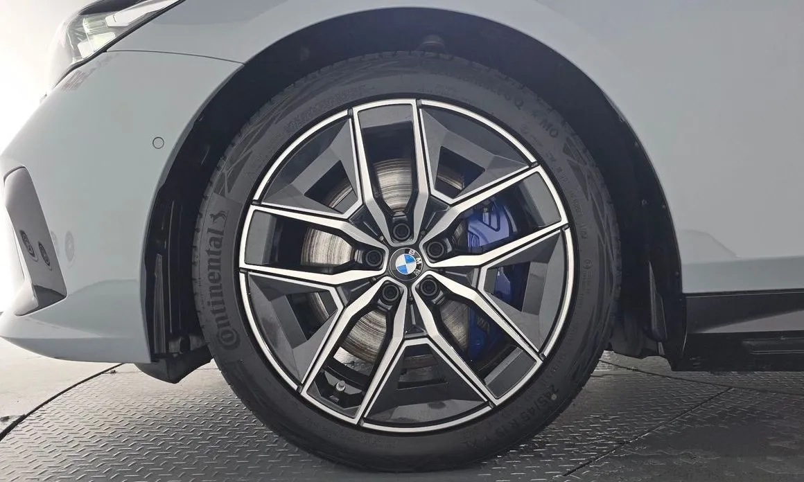 BMW i5 — фото 9