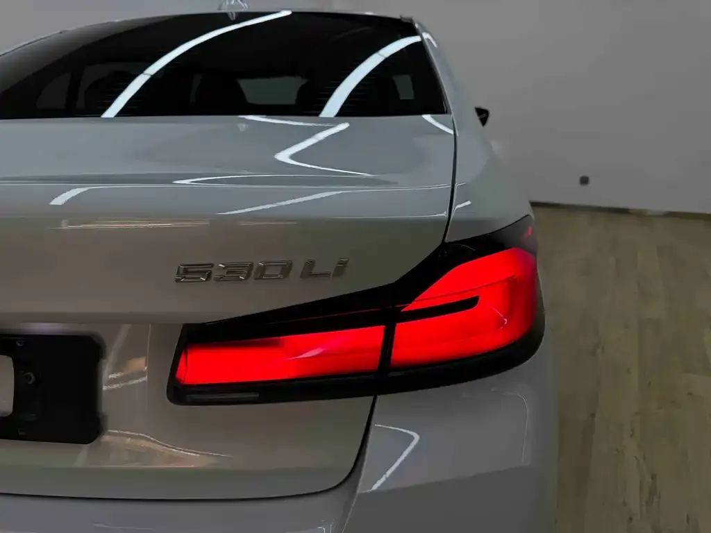 BMW 5 Series — фото 2