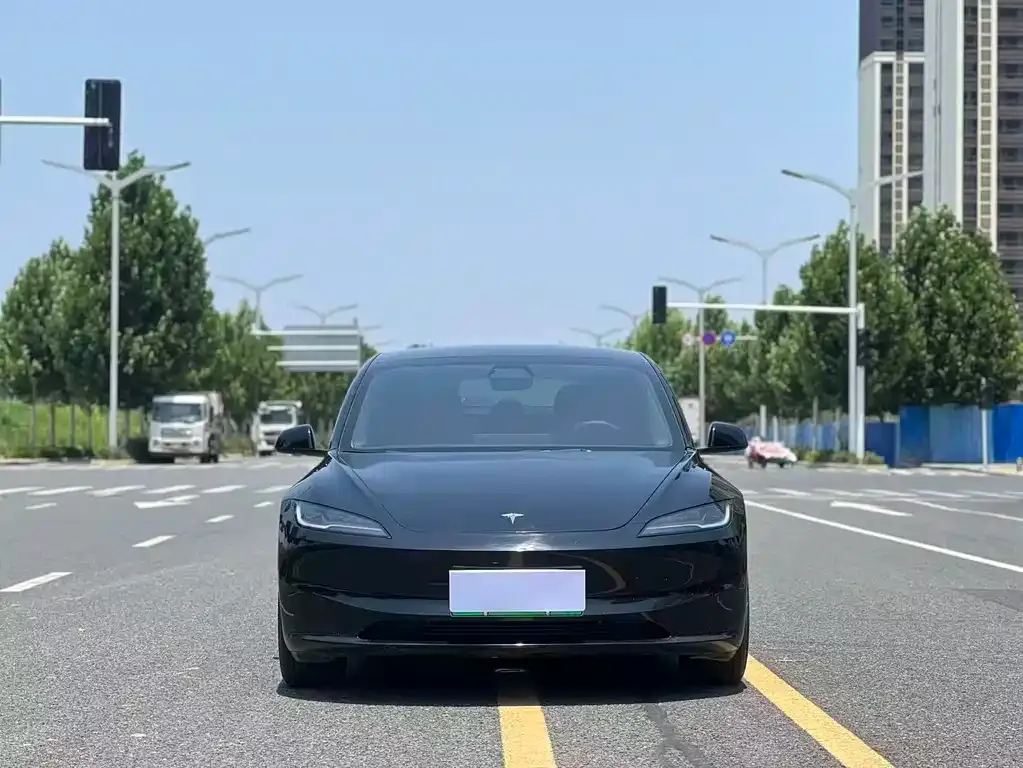 Tesla Model 3 — фото 2
