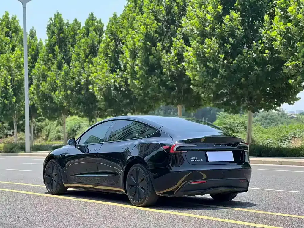 Tesla Model 3 — фото 9