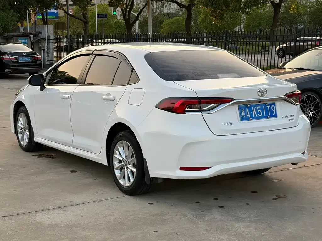 Toyota Corolla — фото 6