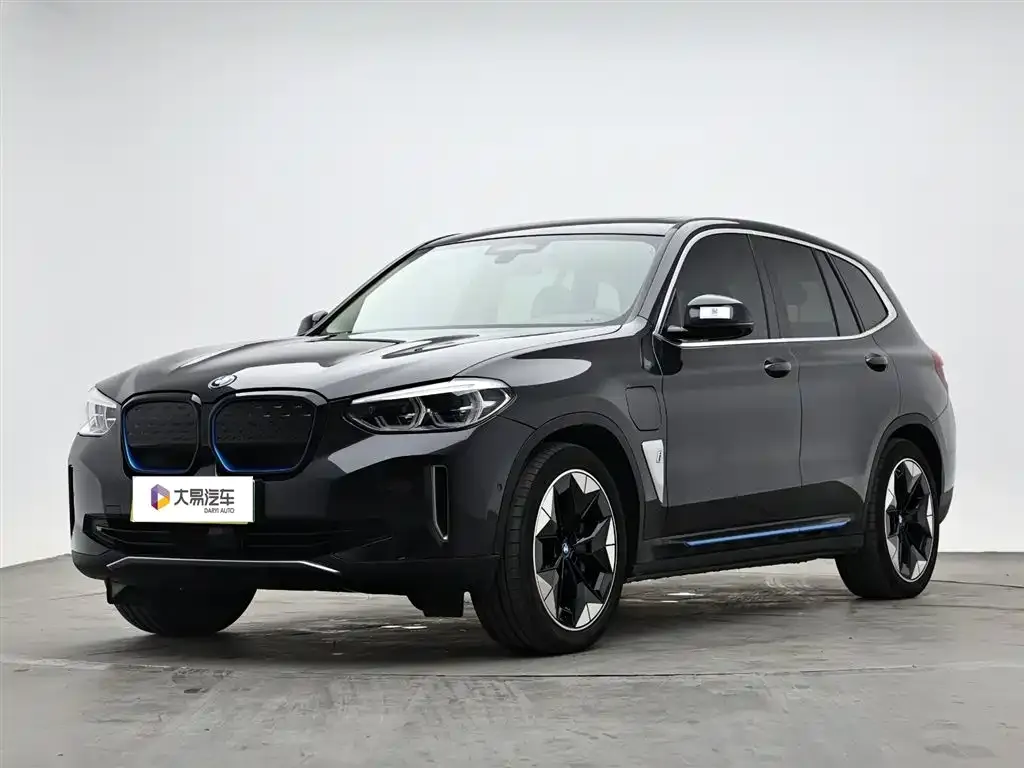 BMW iX3 — фото 1