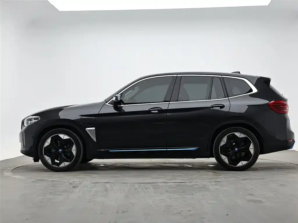 BMW iX3 — фото 4