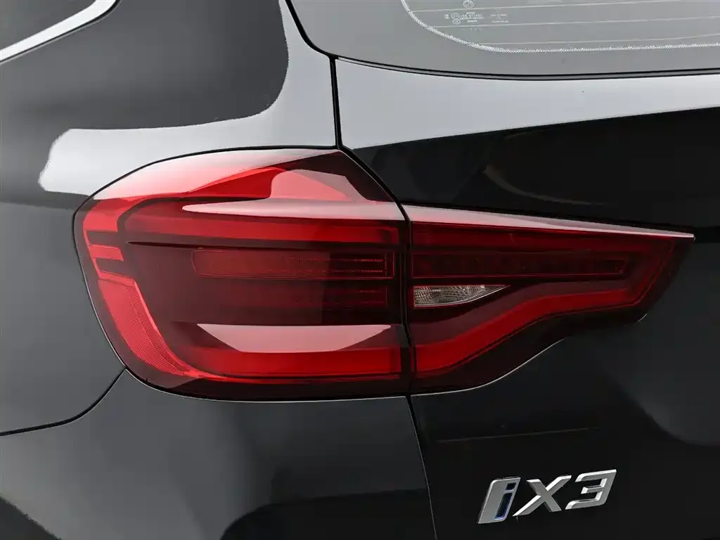 BMW iX3 — фото 8