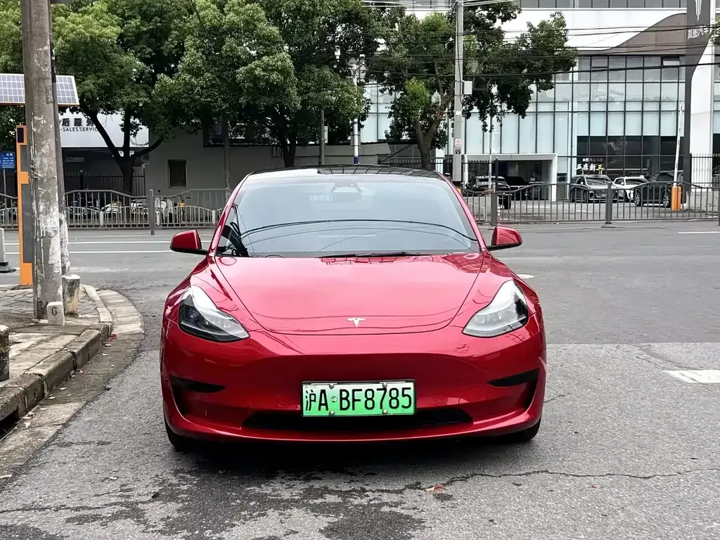 Tesla Model 3 — фото 10