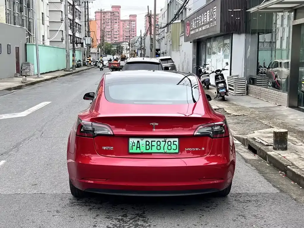 Tesla Model 3 — фото 9
