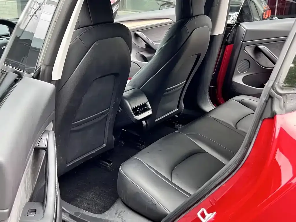 Tesla Model 3 — фото 3