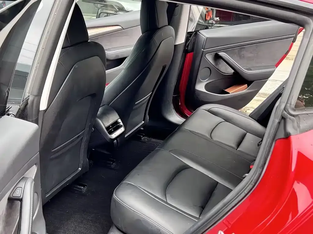 Tesla Model 3 — фото 4
