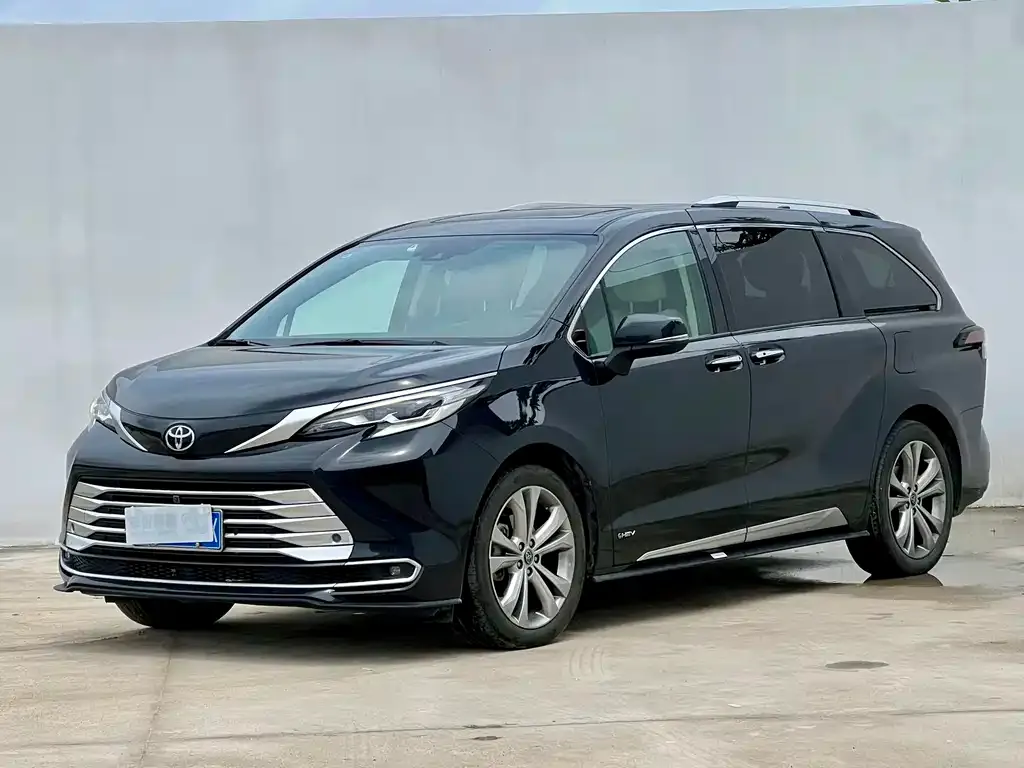 Toyota Sienna — фото 1