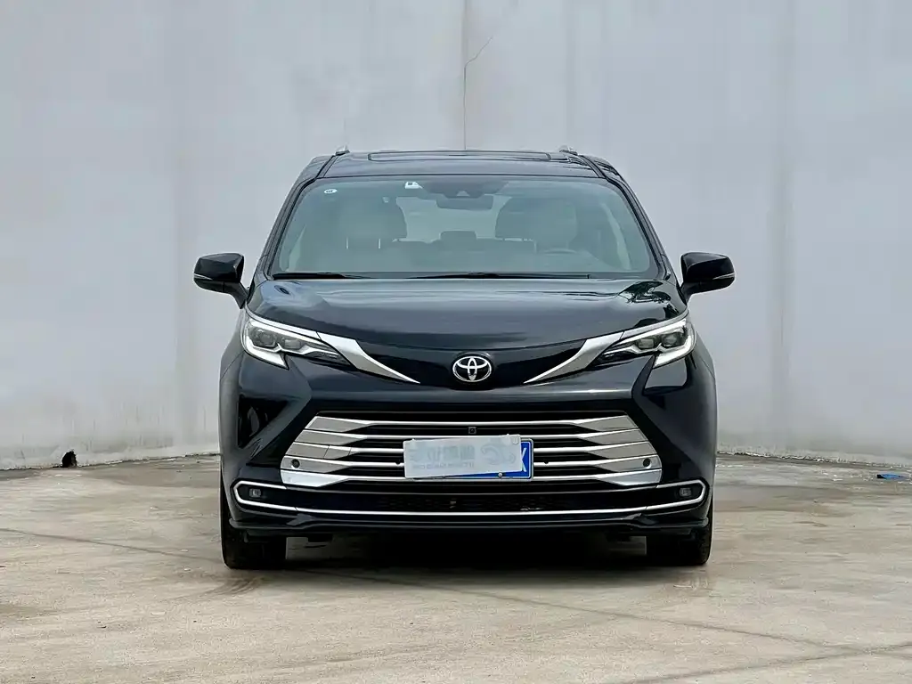Toyota Sienna — фото 8