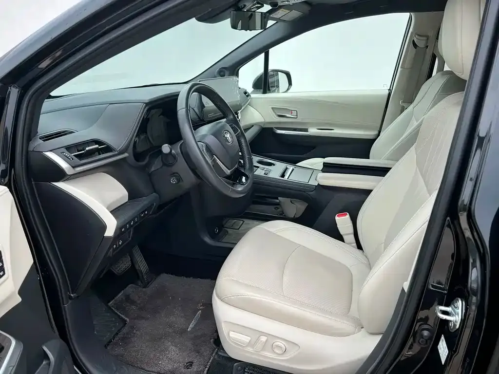 Toyota Sienna — фото 9