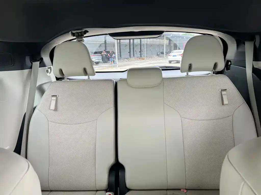 Toyota Sienna — фото 4
