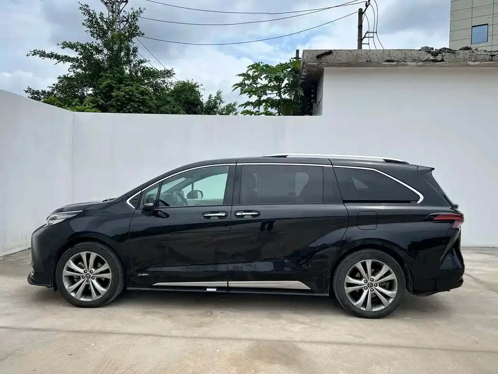 Toyota Sienna — фото 7