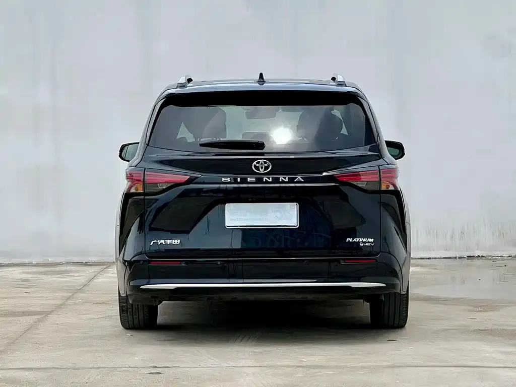 Toyota Sienna — фото 2