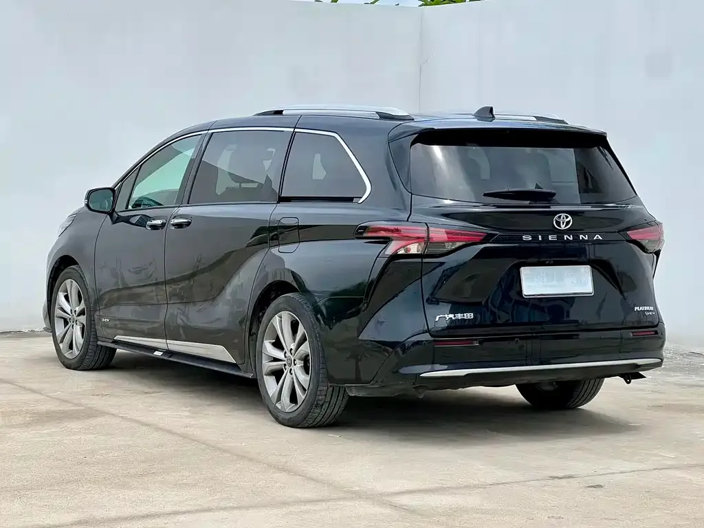Toyota Sienna — фото 5