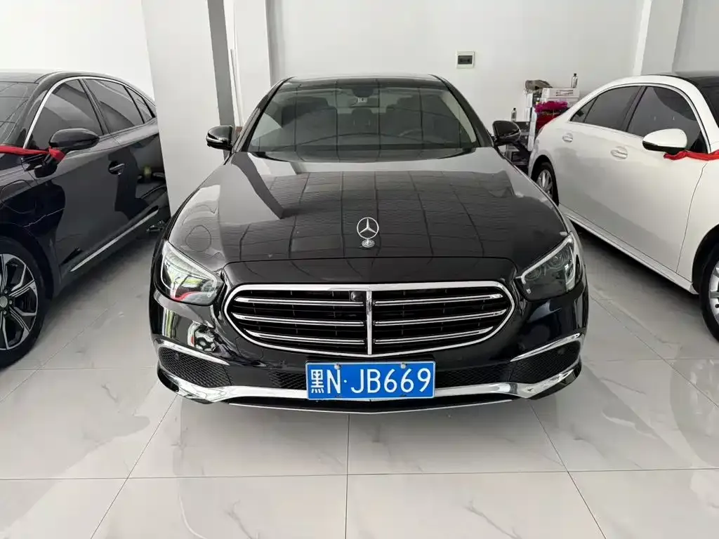 Mercedes-Benz E-Class — фото 1